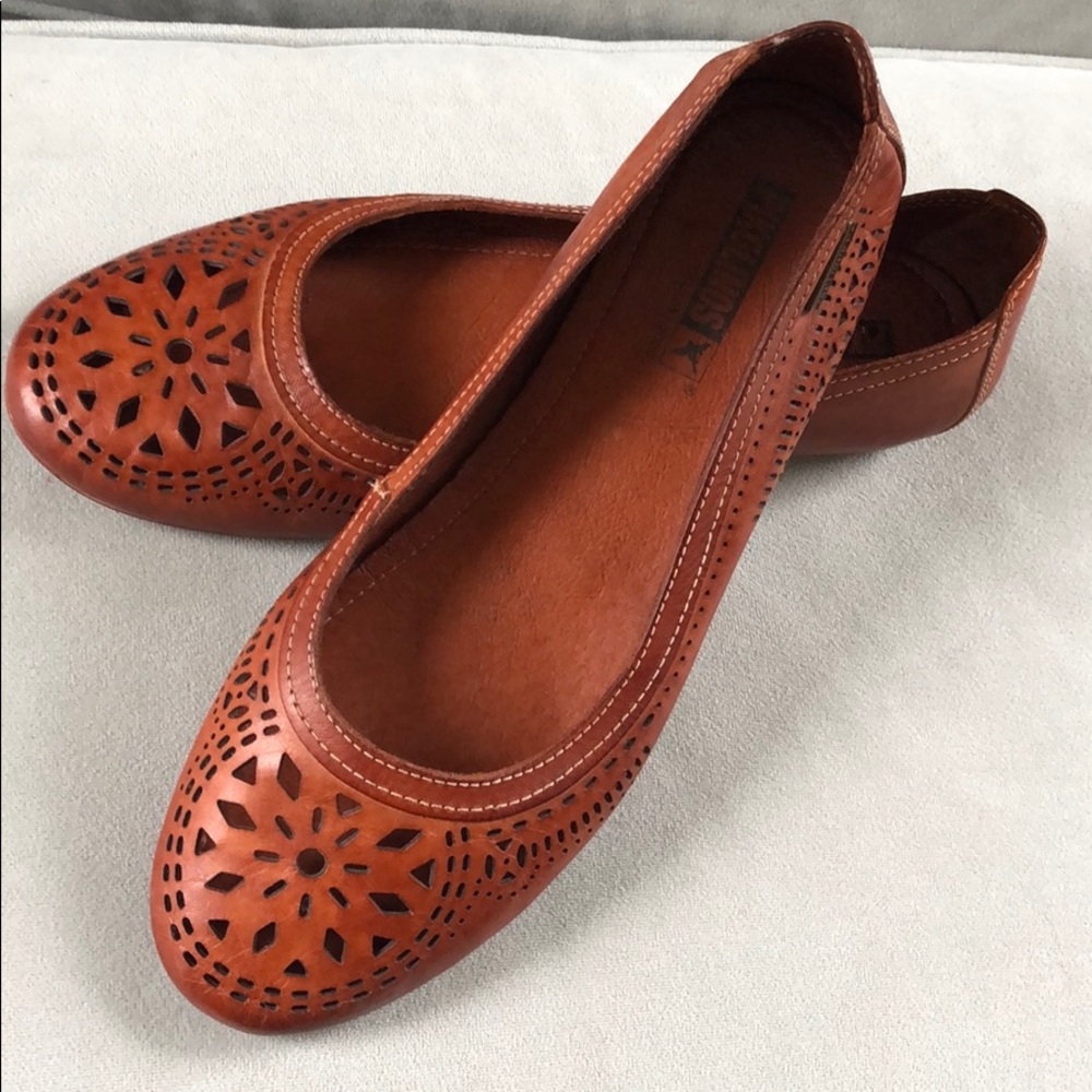 Pikolinos Ballet Flats with Cut Out Details